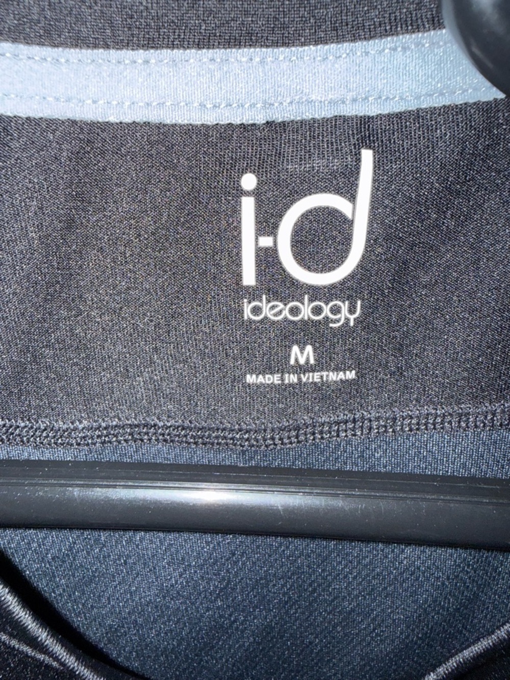 Ideology Men’s Black Short-Sleeve Performance Tee - Picture 2 of 2